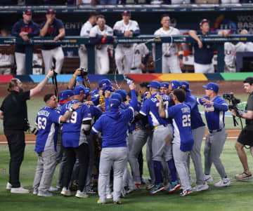 ヤバすぎw「顔より太い腕」腕が肉塊…WBC中も体バキバキに鍛えてた元大物選手「合成写真！？」「宇髄天元w」「引退した体じゃない」 杉谷氏が伝える