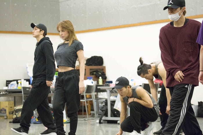 ayumi hamasaki COUNTDOWN LIVE 2016-2017 A 『Just the beginning -20-』のダンスリハーサルの様子(画像提供:avex)