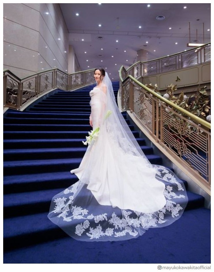河北麻友子、ウエディングドレス姿公開で「美しすぎる」と反響続々 “マーメイドライン”にも注目集まる