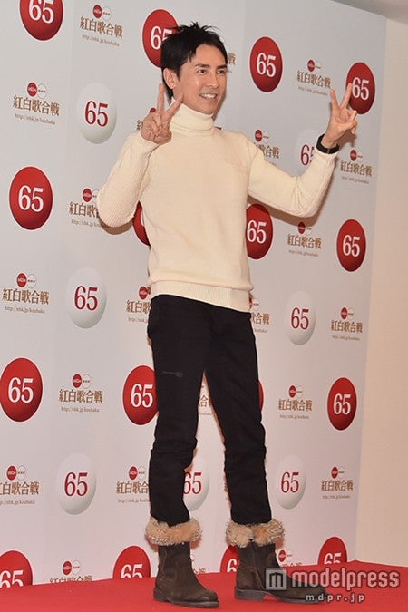 郷ひろみ バナナマン日村が紅白ステージに乱入 念願のコラボ実現 紅白本番 モデルプレス 郷ひろみ バナナマン日村が紅白ステージに乱入 念願のコラボ実現 紅白本番 モデルプレス