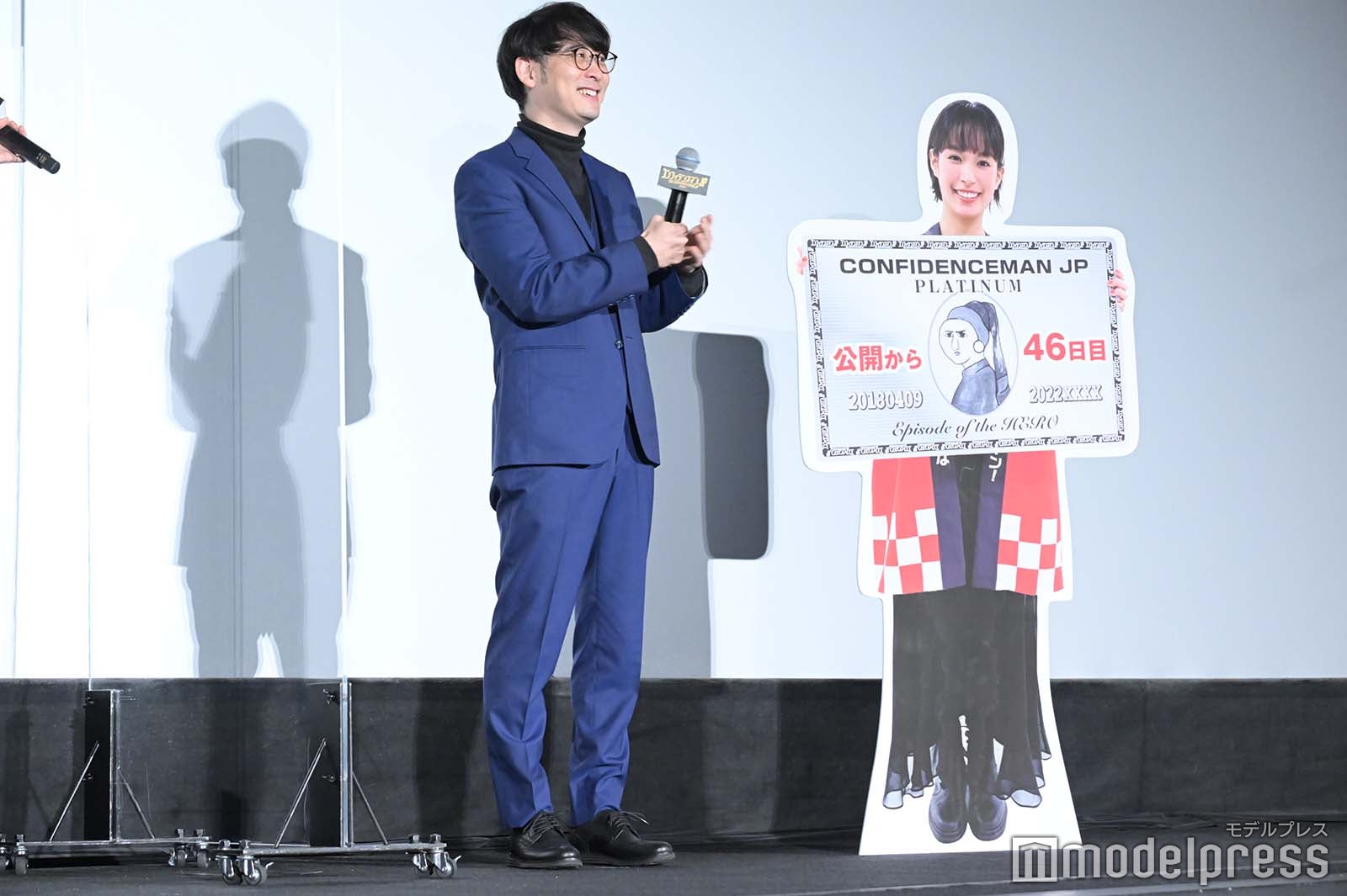 田中亮監督、関水渚のパネル （C）モデルプレス