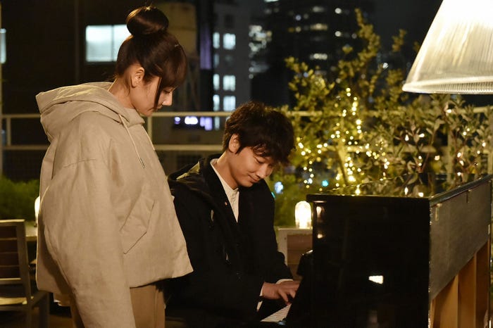 吉田羊、綾野剛/「コウノドリ」第7話より(画像提供:TBS)