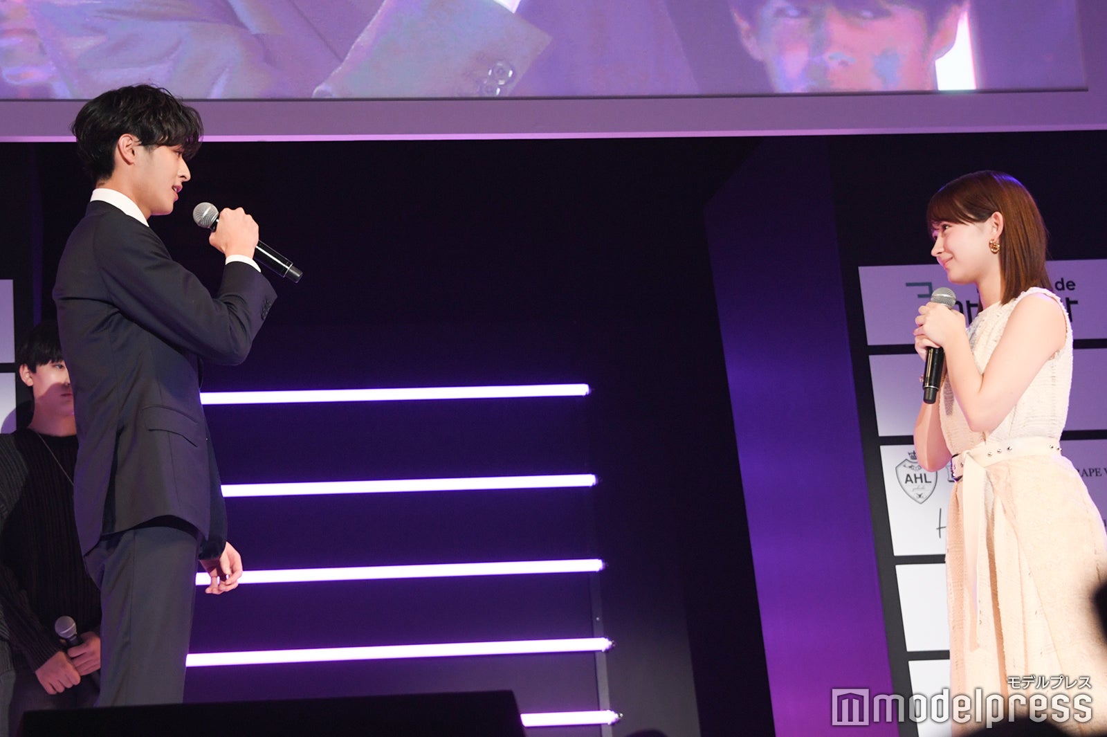 2次審査の告白パフォーマンスに挑んだ谷原七音さん、畑芽育（C）モデルプレス