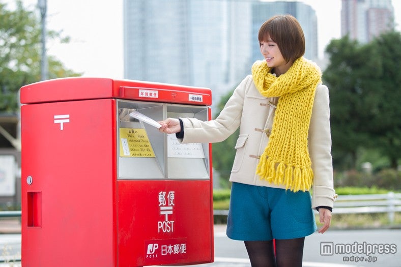 篠田麻里子／新CM「手のひら年賀状」編