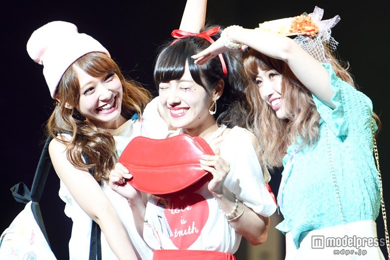 Popteenモデル豪華3ショットに観客興奮　「可愛い！」の声が飛び交う