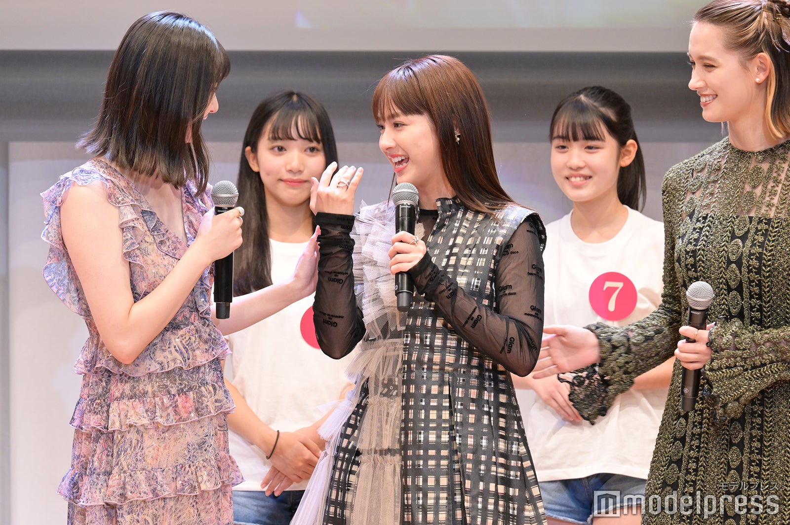 新川優愛、平祐奈、トラウデン直美（C）モデルプレス