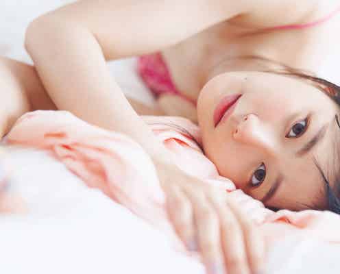 STU48瀧野由美子、初解禁のピンクランジェリー姿も 1st写真集「君のことをまだよく知らない」裏表紙4パターン公開