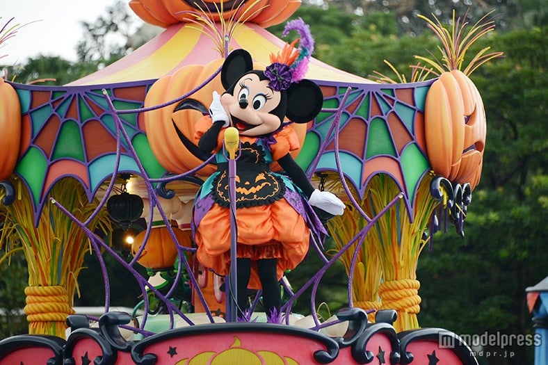 パレード「ハッピーハロウィーンハーベスト」／ミニー