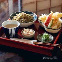 ランチ人気No.1の天ぷら盛りセット。（C）モデルプレス