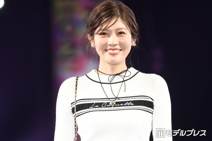 北海道テレビ田口彩夏アナ「サツコレ」初ランウェイ 堂々ポージングに釘付け【札幌コレクション 2024 A／W】