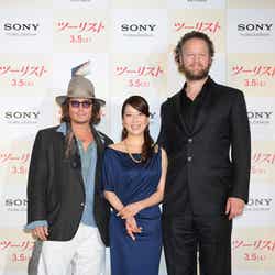 ジョニー・デップ、特別ゲストの真矢みき、フロリアン・ヘンケル・フォン・ドナースマルク監督(『ツーリスト』ジャパンプレミア レッドカーペットイベント)