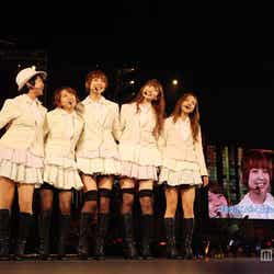 「夕陽を見ているか?」/「AKB48 2013真夏のドームツアー~まだまだ、やらなきゃいけないことがある~」福岡公演2日目より(C)AKS