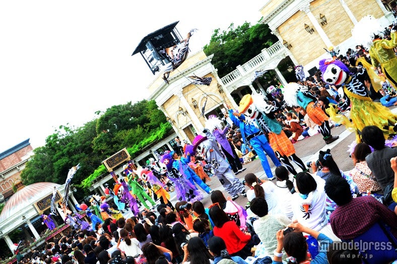 「ニューヨーク・ハロウィーン・フォリーズ」華やかなフィナーレ