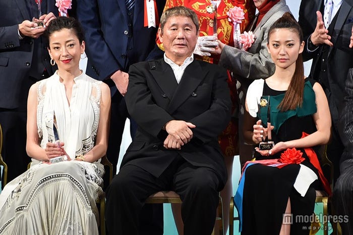 宮沢りえ 大島優子 May J らが受賞 ビートたけしが直接表彰 東スポ映画大賞 モデルプレス 宮沢りえ 大島優子 May J らが受賞 ビートたけしが直接表彰 東スポ映画大賞 モデルプレス