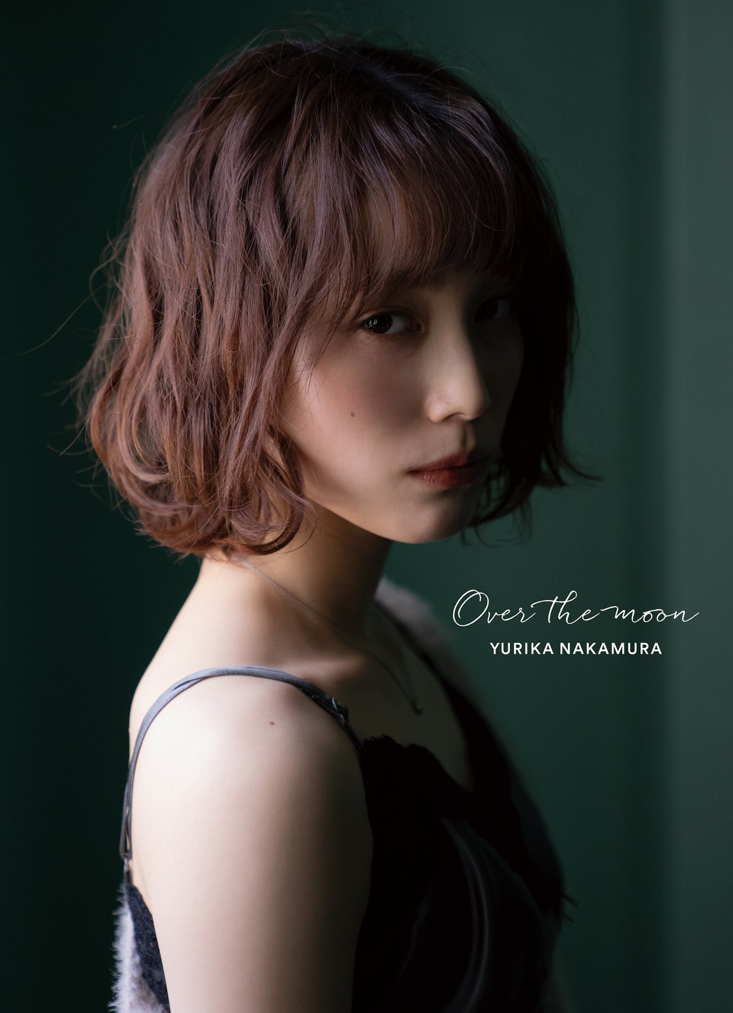 中村ゆりか／「Over the moon」限定版表紙（C）SDP