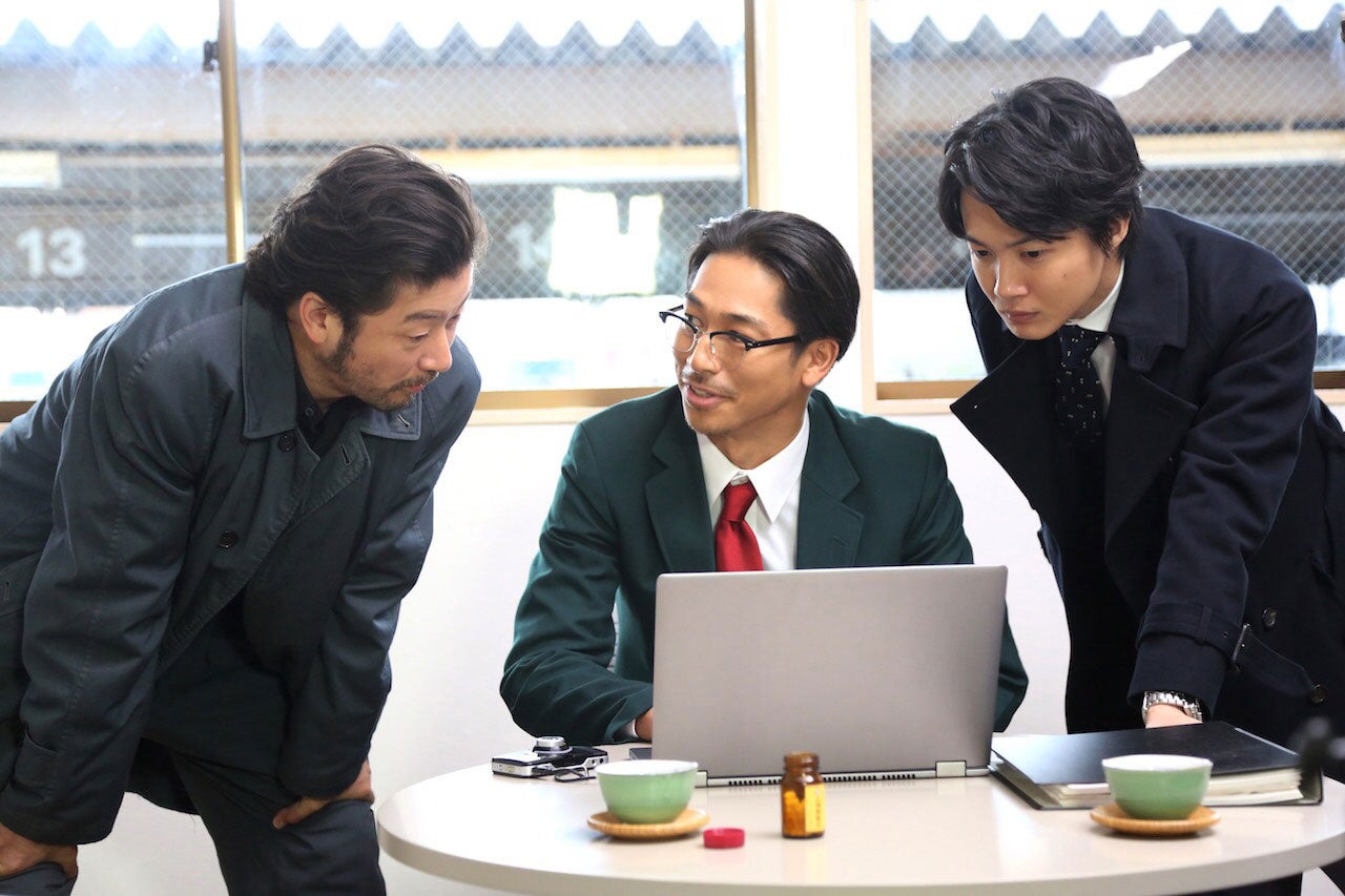 （左から）浅野忠信、AKIRA、神木隆之介（C）フジテレビ