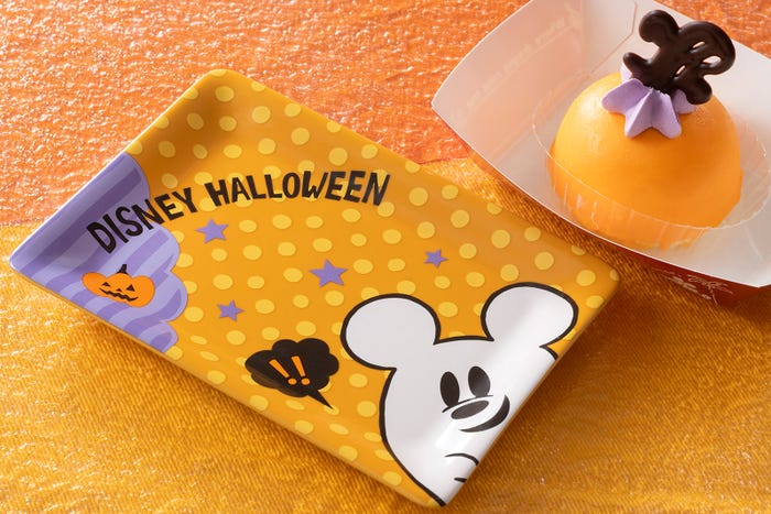 オレンジ&ホワイトチョコムースケーキ、スーベニアプレート付き¥850(C)Disney