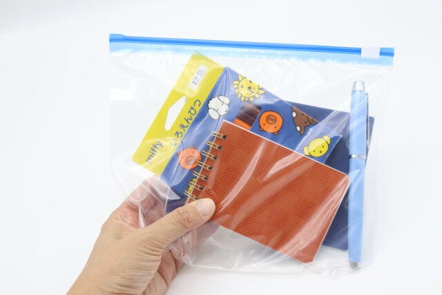 ジィーっと音が出るスライダーフリーザーバッグ(Mサイズ) 小物収納 ジィーっと音が出るスライダーフリーザーバッグ(Mサイズ) 小物収納