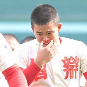 智弁学園は涙の準優勝 10年ぶり2度目Vならず エース杉本は7回7失点 10K熱投も終盤大阪桐蔭打線につかまる 打線は大型2年生左腕・川本の前に毎回の15三振