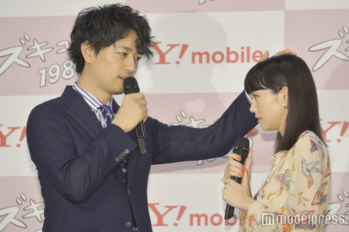 斎藤工が頭ポンポン (C)モデルプレス