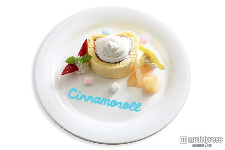 「しっぽロールケーキ ホワイト桃ソース添え」800円（C）2015 SANRIO CO．，LTD．／画像提供：サンリオピューロランド