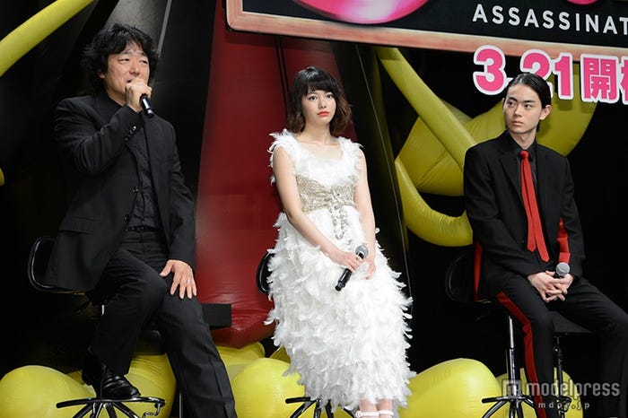 (左から)羽住英一郎監督、山本舞香、菅田将暉