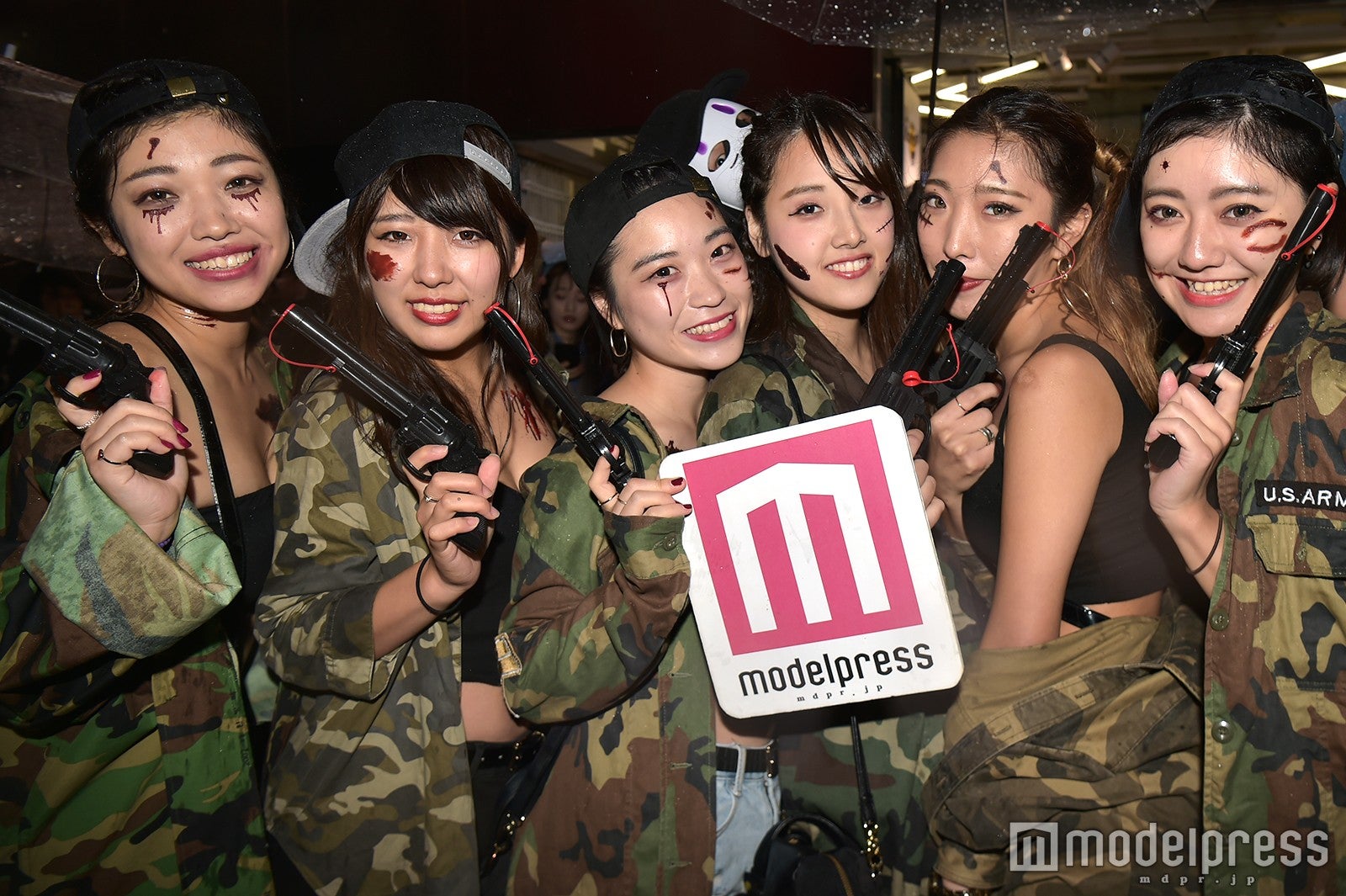 渋谷でのスナップ （C）モデルプレス