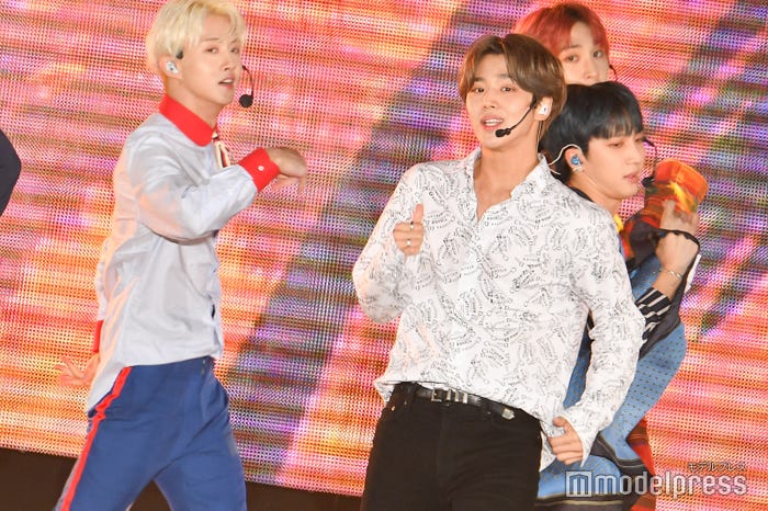 PENTAGON (C)モデルプレス