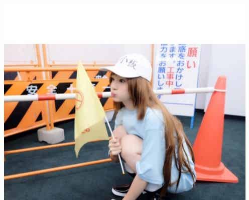 足立梨花“はたらく細胞”コス 加工ありなしショットを公開