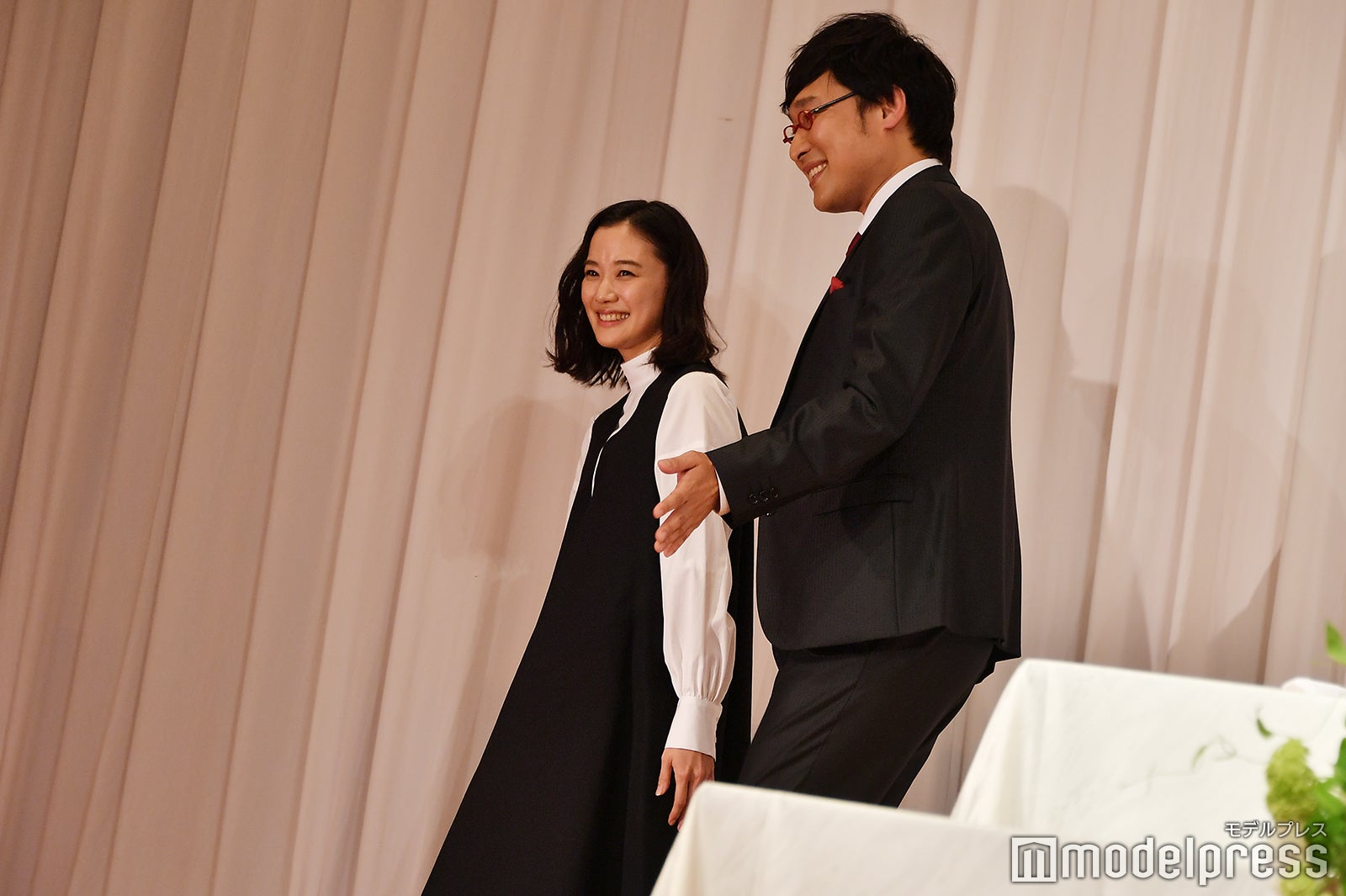 山里亮太＆蒼井優（C）モデルプレス