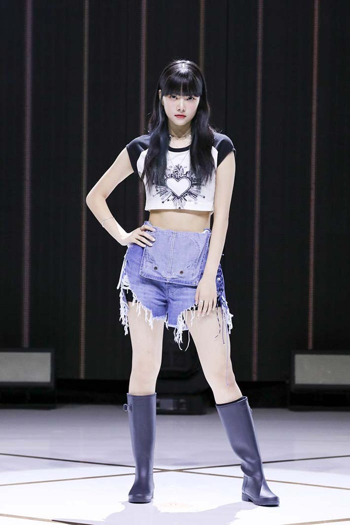 ウンチェ/LE SSERAFIM(P)&(C)SOURCE MUSIC