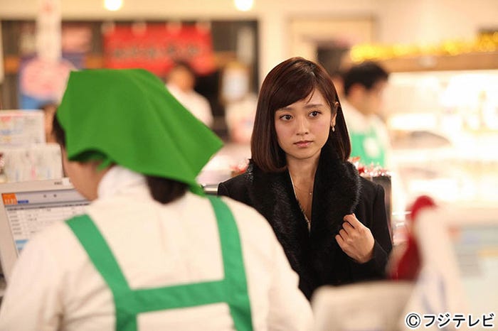 鷲尾理恵子役の安達祐実(特別出演)