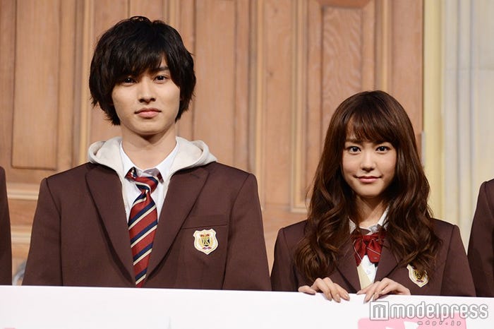 山崎賢人、桐谷美玲(C)モデルプレス