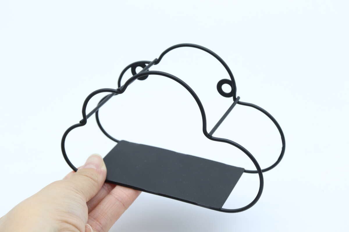 ダイソーのアイアン壁掛けインテリア収納