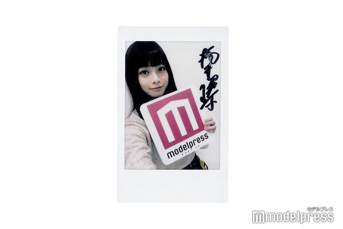 橋本環奈、サイン入りチェキプレゼント (C)モデルプレス