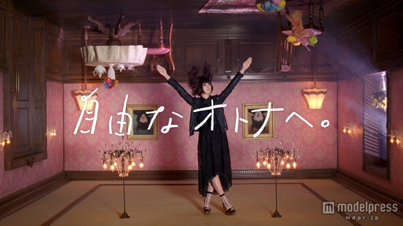 きゃりーぱみゅぱみゅ／新テレビCM「ファッションモンスター登場」篇より