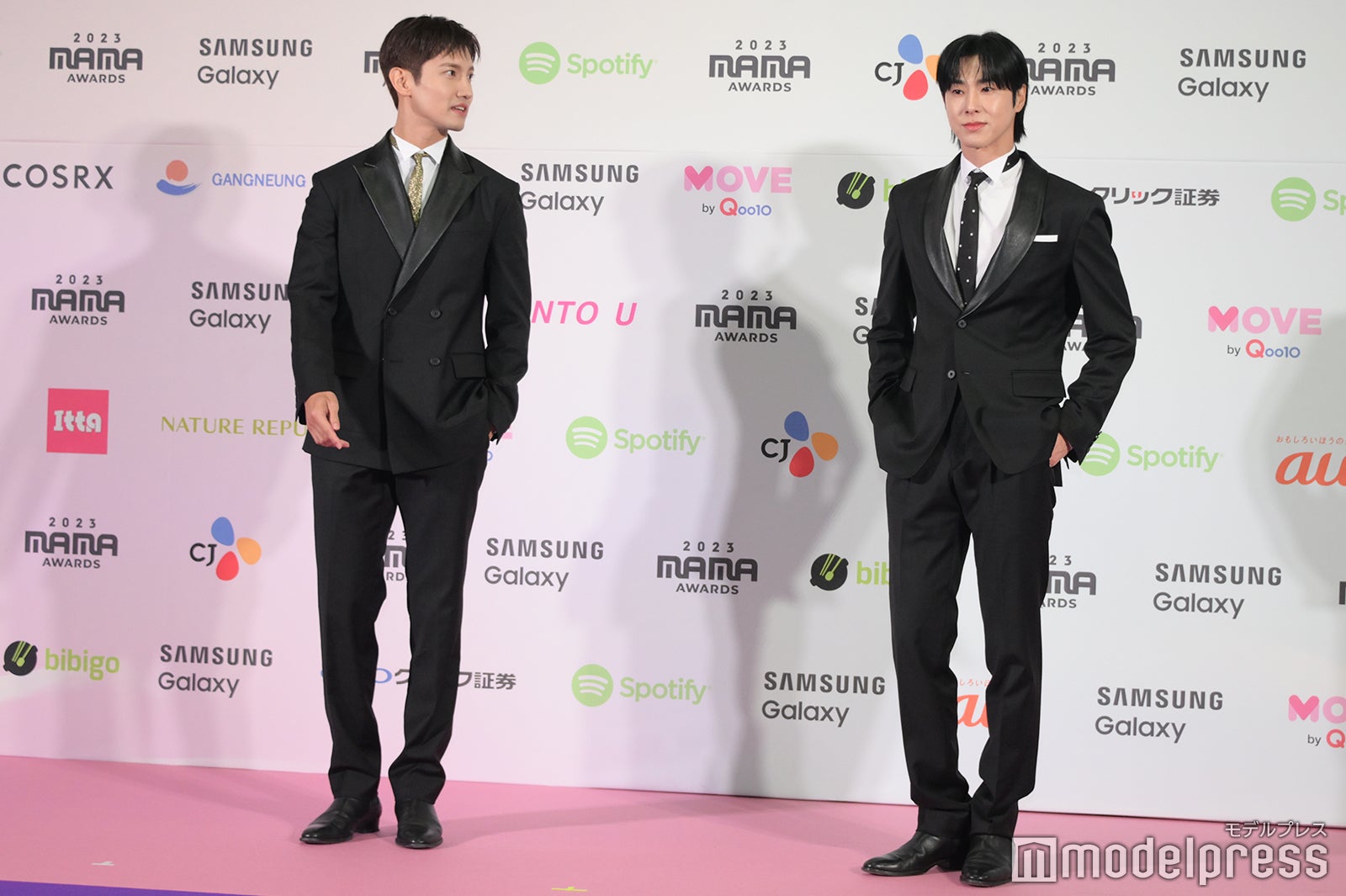 東方神起／（左から）チャンミン、ユンホ（C）モデルプレス