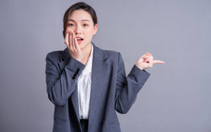 人の悪口や噂話に乗らない
