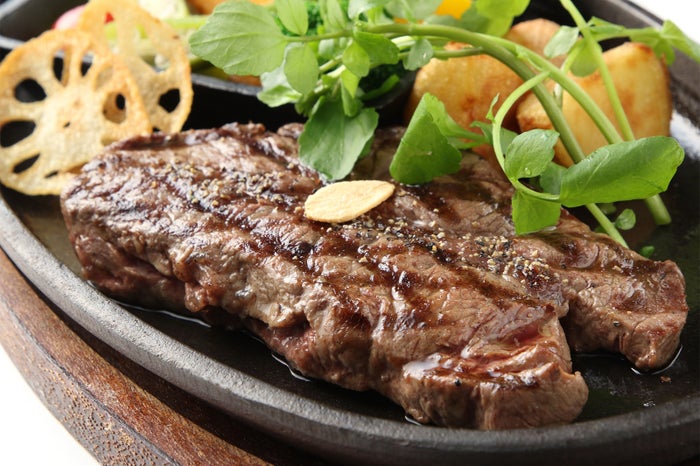 アンガス牛 ミスジステーキ 1,980円（税抜）／画像提供：ワールドリカーインポーターズ