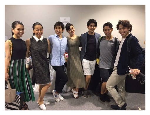 (左から)鈴木明子、浅田真央、織田信成、村上佳菜子、小塚崇彦、高橋大輔、無良崇人/織田信成オフィシャルブログ(Ameba)より