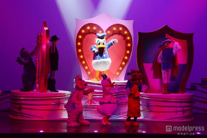 お立ち台が回転/「七夕ウィッシング2014」