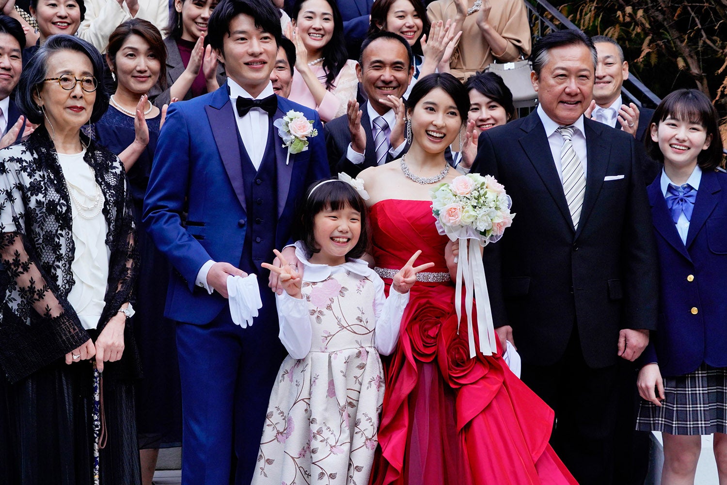 田中圭、COCO、土屋太鳳（C）2021『哀愁しんでれら』製作委員会