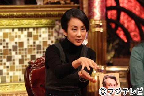 24日に放送されるトークバラエティー『教訓のススメ』の様子／中村江里子