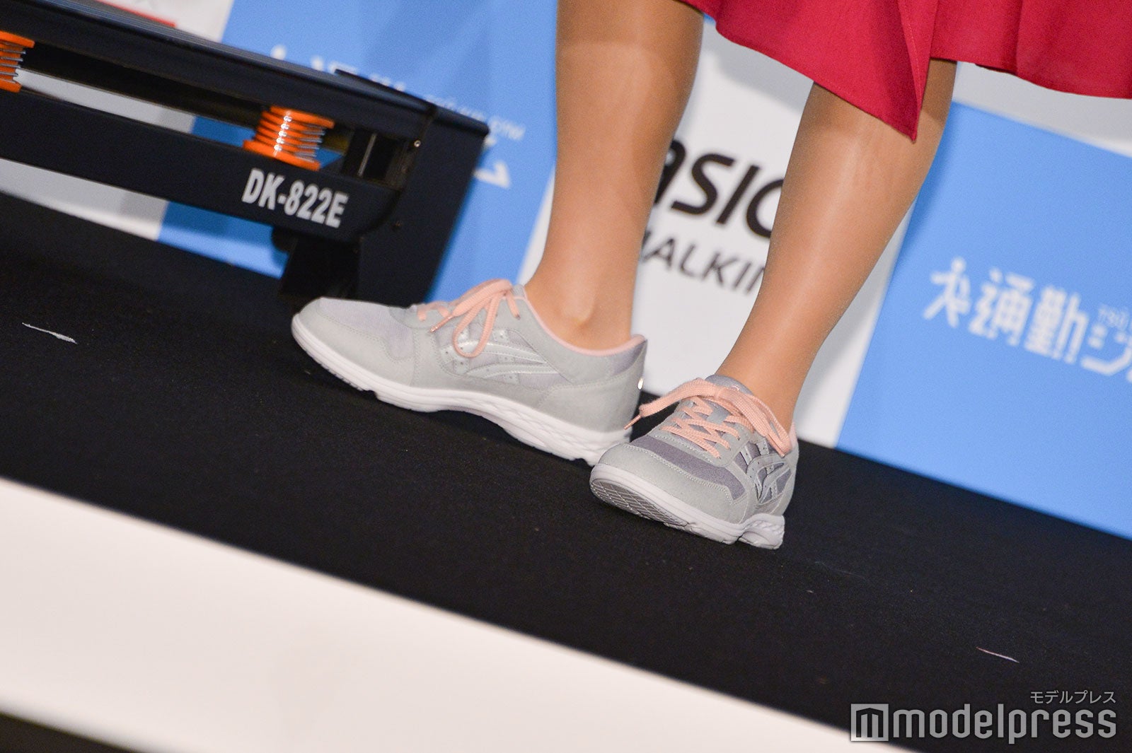 スニーカーにチェンジ／土屋太鳳 （C）モデルプレス