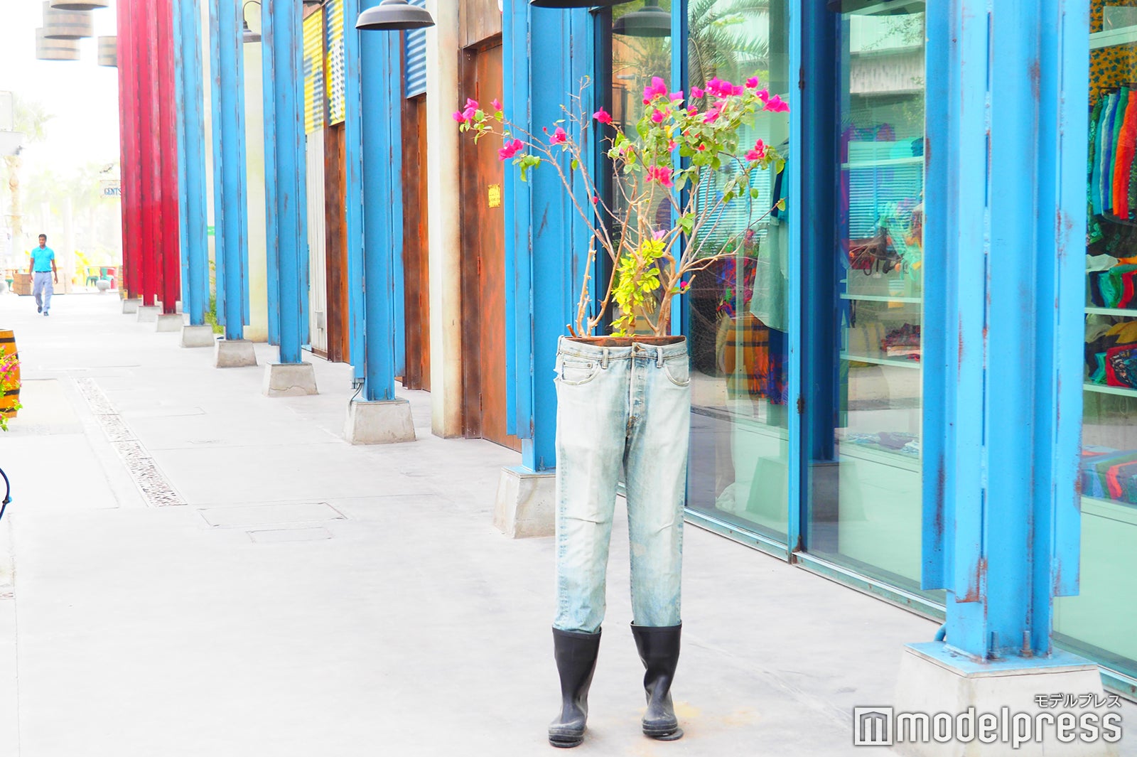 ジーパンが植木鉢になった像（C）モデルプレス