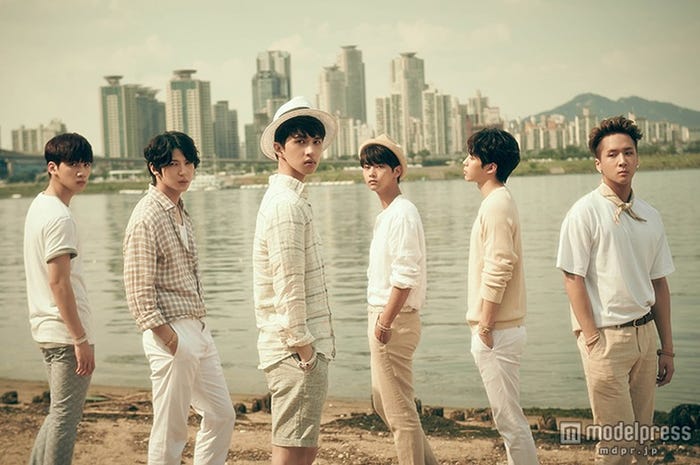 VIXX(左から)ヒョギ、レオ、ケン、エン、ホンビン、ラビ