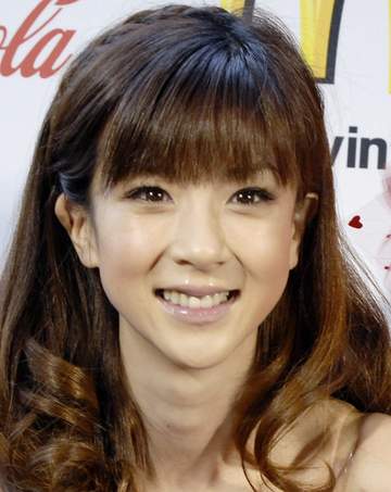 13歳年下夫はJRA騎手のほしのあき 夫が贈った鞭を使ってトレーニング「しなりが最高」と先生 「こーせいくん」結婚から15年、ラブラブ変わらず