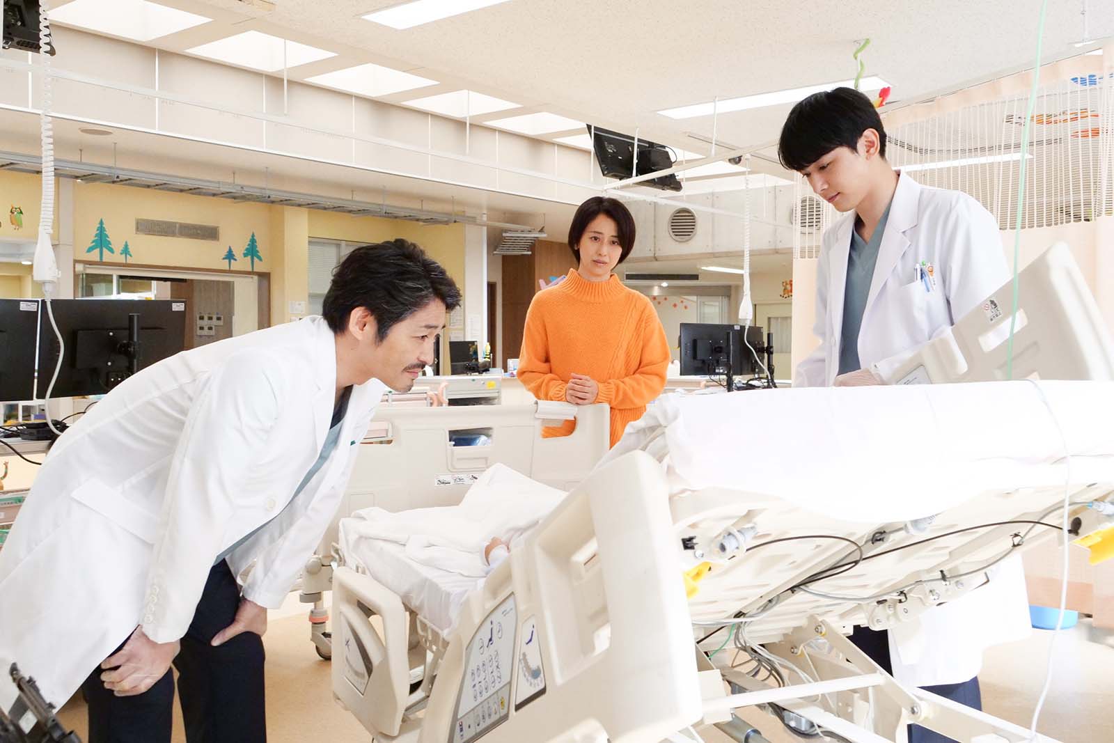 安田顕、紺野まひる、吉沢亮「PICU 小児集中治療室」第2話より（C）フジテレビ