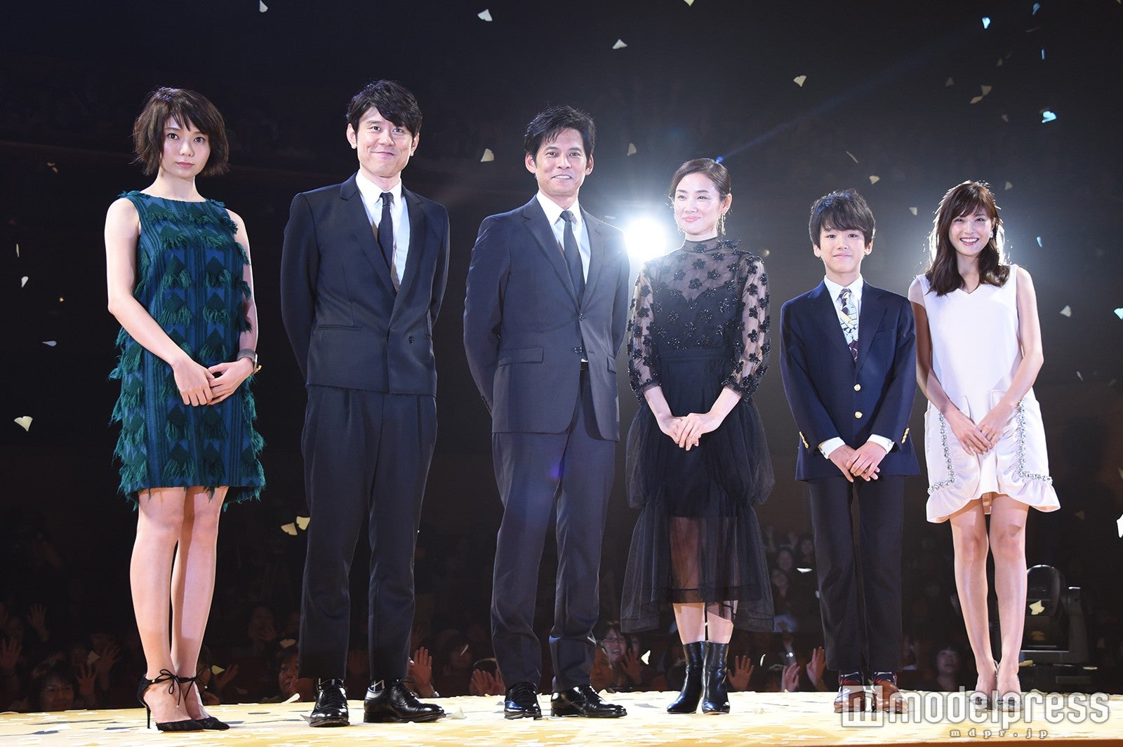 （左から）森カンナ、原田泰造、織田裕二、吉田羊、込江海翔 、佐藤ありさ（C）モデルプレス