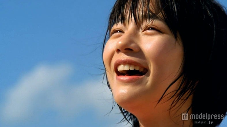 能年玲奈／「カルピスウォーター」新CM「恋の宣誓　夏」編より